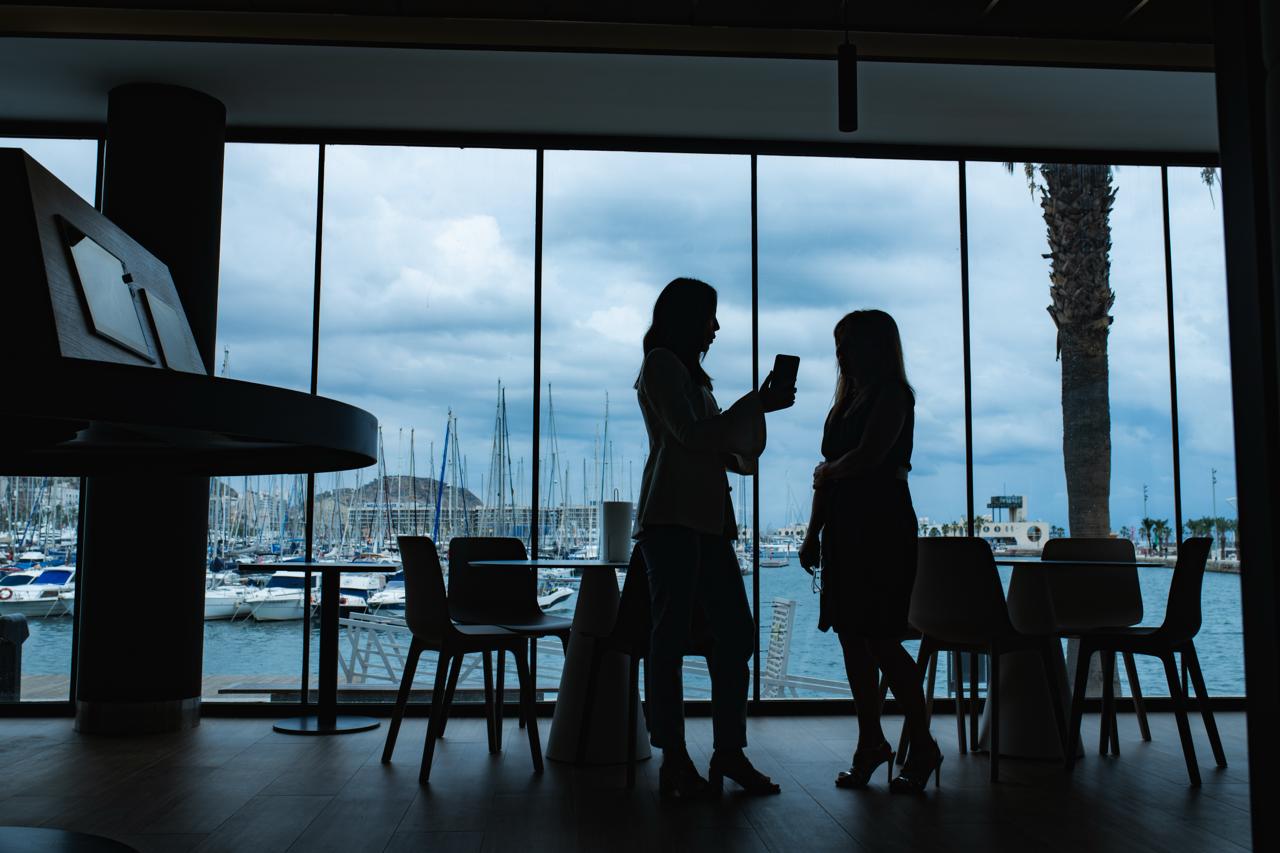 Entorno moderno de atención al cliente con IA